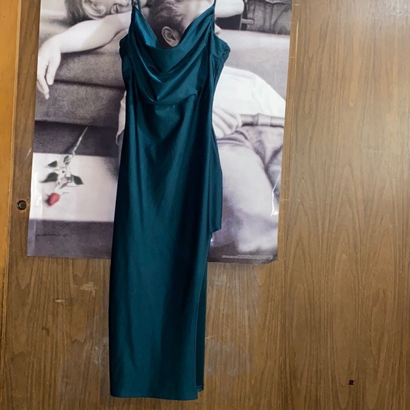 Dark Green dress with slit - Picture 2 of 2